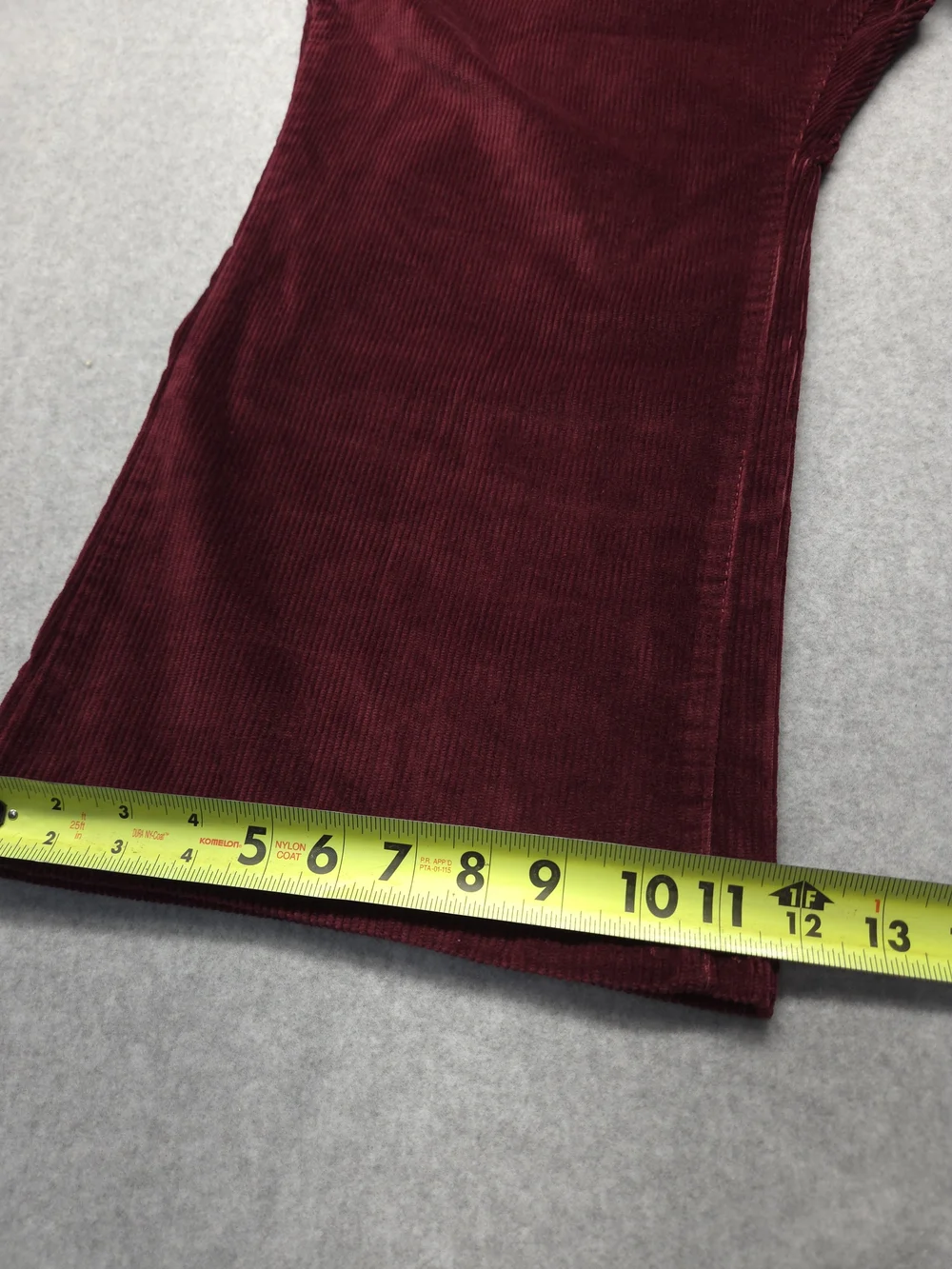 0371 Universal Thread Women's Burgundy Corduroy Capris